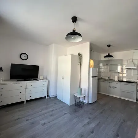 Wakacyjna Mala Kawalerka Quarto em Acomodações Particulares Świnoujście
